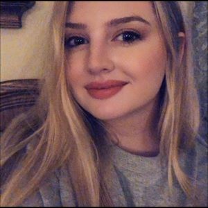 Meet your Posher, Olivia